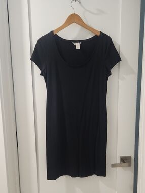 H&M Black Short Sleeve Scoop Neck Dress